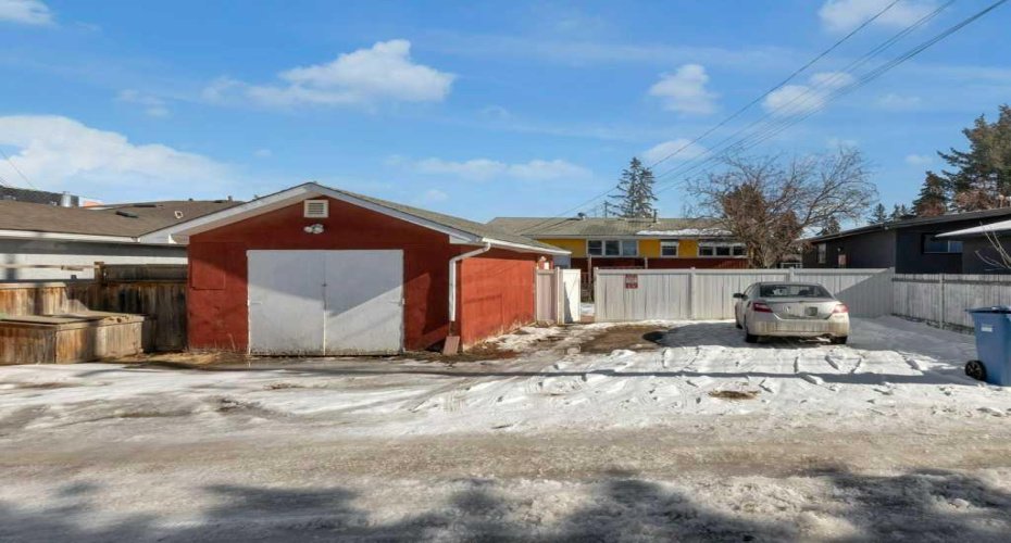 3027 37 Street, Calgary, Alberta T3E 3B5, 5 Bedrooms Bedrooms, ,2 BathroomsBathrooms,Residential,For Sale,37,A2290169