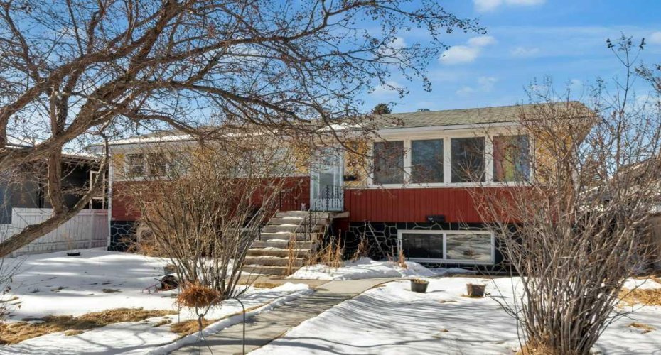 3027 37 Street, Calgary, Alberta T3E 3B5, 5 Bedrooms Bedrooms, ,2 BathroomsBathrooms,Residential,For Sale,37,A2290169