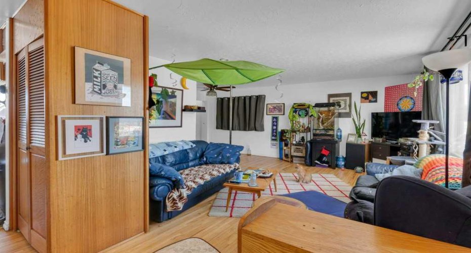 3027 37 Street, Calgary, Alberta T3E 3B5, 5 Bedrooms Bedrooms, ,2 BathroomsBathrooms,Residential,For Sale,37,A2290169