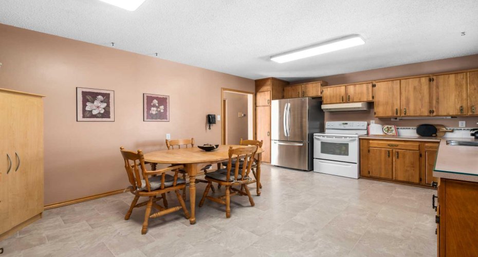 9616 Assiniboine Road, Calgary, Alberta T2J 0Z6, 3 Bedrooms Bedrooms, ,3 BathroomsBathrooms,Residential,For Sale,Assiniboine,A2290259