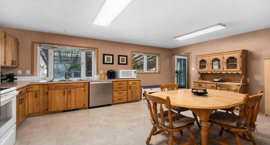 9616 Assiniboine Road, Calgary, Alberta T2J 0Z6, 3 Bedrooms Bedrooms, ,3 BathroomsBathrooms,Residential,For Sale,Assiniboine,A2290259