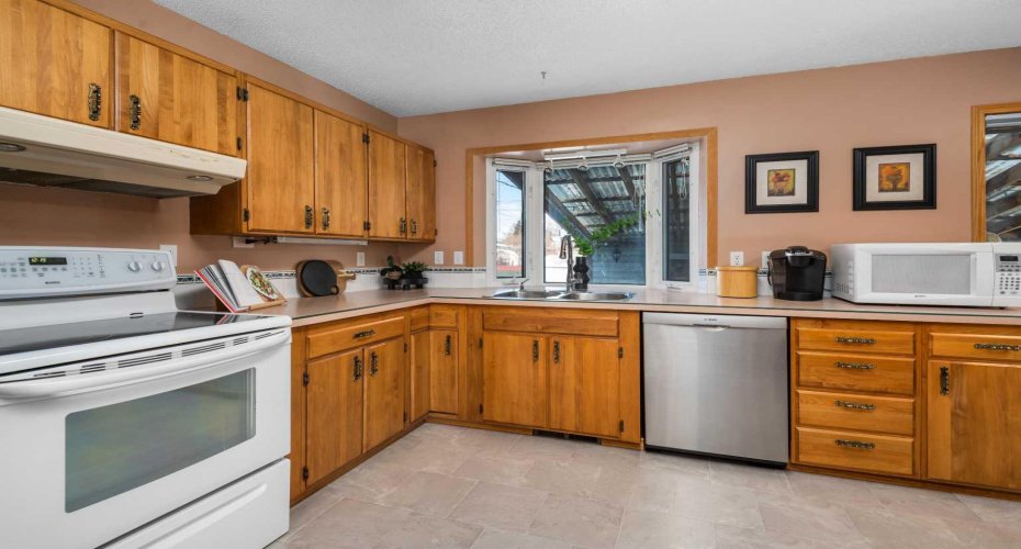 9616 Assiniboine Road, Calgary, Alberta T2J 0Z6, 3 Bedrooms Bedrooms, ,3 BathroomsBathrooms,Residential,For Sale,Assiniboine,A2290259