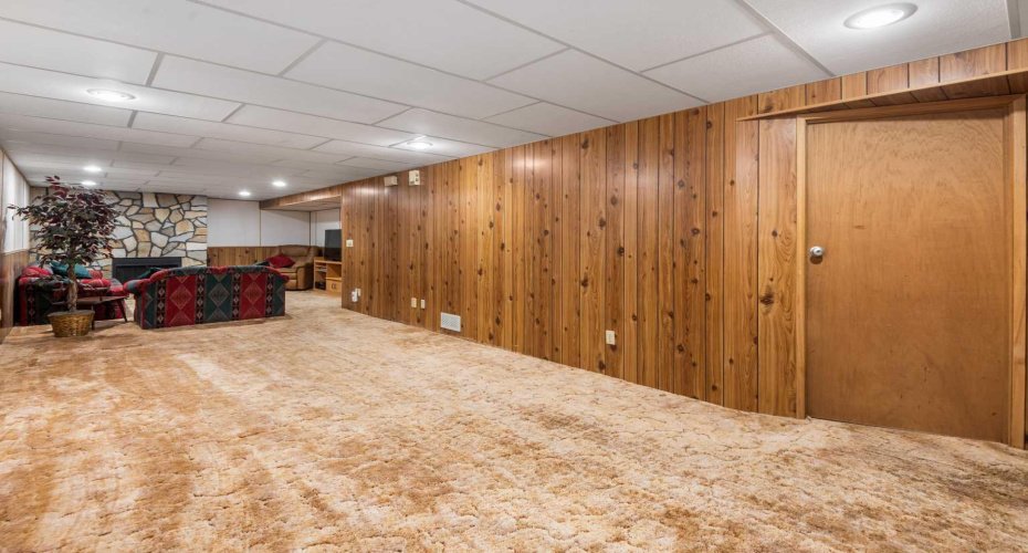 9616 Assiniboine Road, Calgary, Alberta T2J 0Z6, 3 Bedrooms Bedrooms, ,3 BathroomsBathrooms,Residential,For Sale,Assiniboine,A2290259