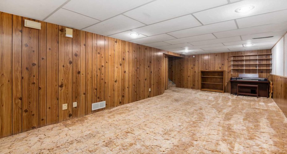 9616 Assiniboine Road, Calgary, Alberta T2J 0Z6, 3 Bedrooms Bedrooms, ,3 BathroomsBathrooms,Residential,For Sale,Assiniboine,A2290259