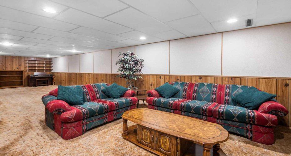 9616 Assiniboine Road, Calgary, Alberta T2J 0Z6, 3 Bedrooms Bedrooms, ,3 BathroomsBathrooms,Residential,For Sale,Assiniboine,A2290259