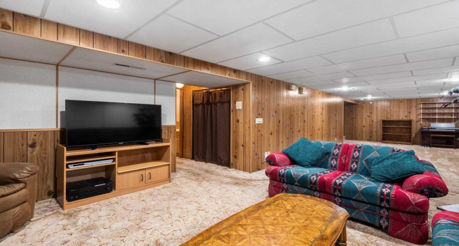 9616 Assiniboine Road, Calgary, Alberta T2J 0Z6, 3 Bedrooms Bedrooms, ,3 BathroomsBathrooms,Residential,For Sale,Assiniboine,A2290259