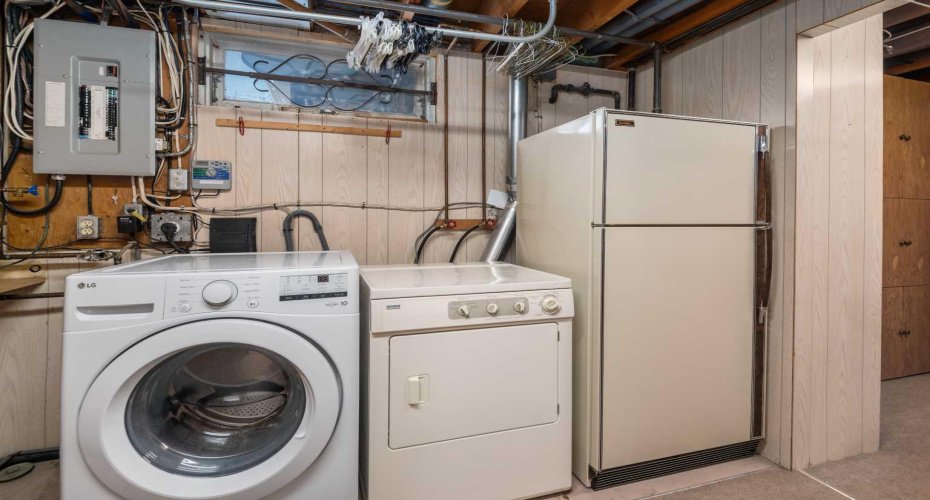 9616 Assiniboine Road, Calgary, Alberta T2J 0Z6, 3 Bedrooms Bedrooms, ,3 BathroomsBathrooms,Residential,For Sale,Assiniboine,A2290259