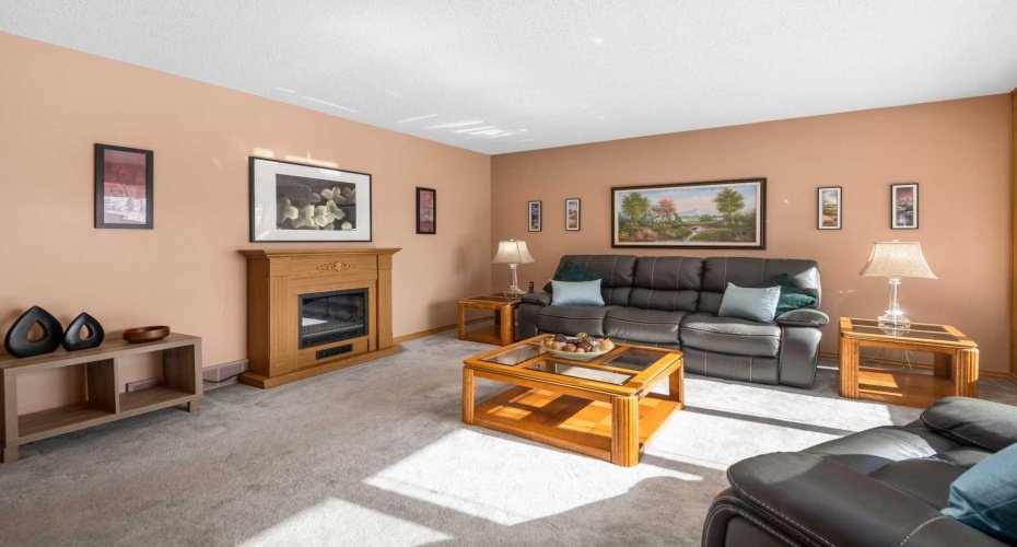 9616 Assiniboine Road, Calgary, Alberta T2J 0Z6, 3 Bedrooms Bedrooms, ,3 BathroomsBathrooms,Residential,For Sale,Assiniboine,A2290259