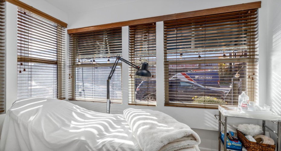 2032 34 Avenue, Calgary, Alberta T2T 2C3, ,Commercial,For Sale,34,A2290615