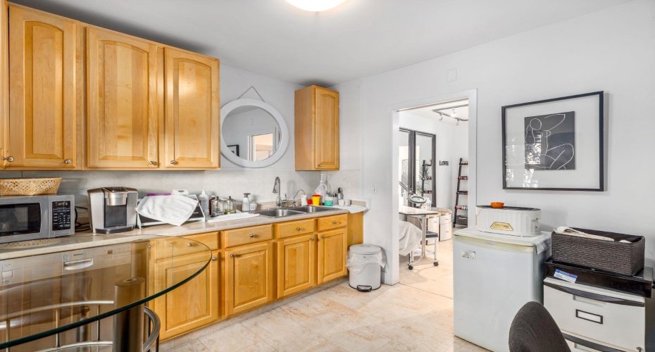 2032 34 Avenue, Calgary, Alberta T2T 2C3, ,Commercial,For Sale,34,A2290615