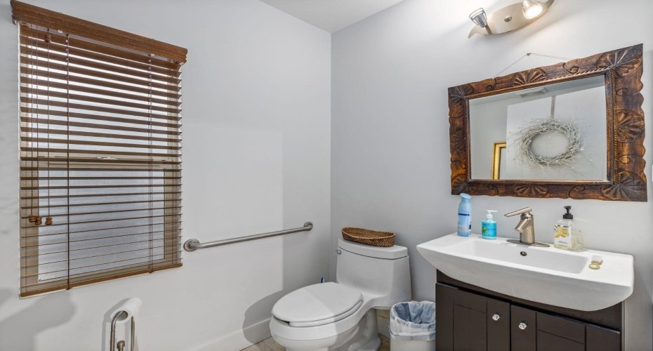 2032 34 Avenue, Calgary, Alberta T2T 2C3, ,Commercial,For Sale,34,A2290615