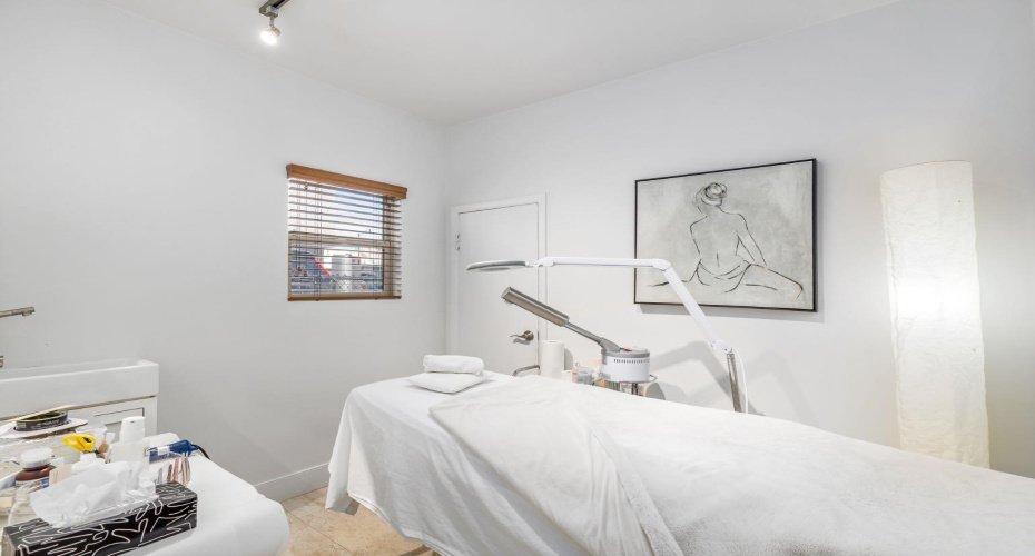 2032 34 Avenue, Calgary, Alberta T2T 2C3, ,Commercial,For Sale,34,A2290615