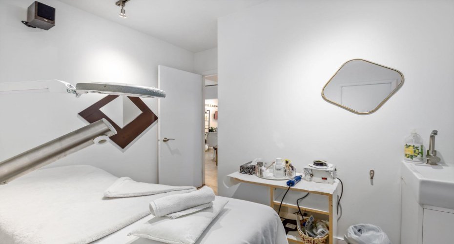 2032 34 Avenue, Calgary, Alberta T2T 2C3, ,Commercial,For Sale,34,A2290615