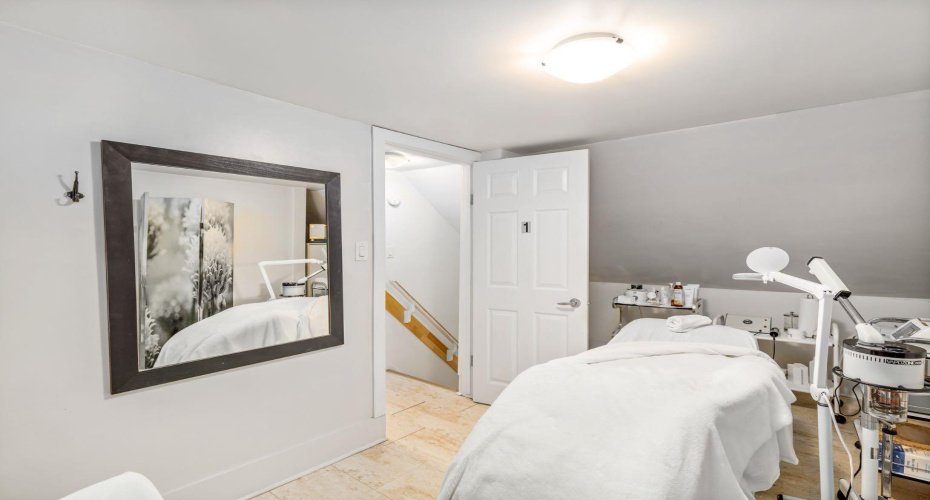 2032 34 Avenue, Calgary, Alberta T2T 2C3, ,Commercial,For Sale,34,A2290615