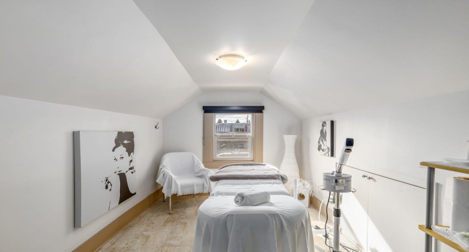 2032 34 Avenue, Calgary, Alberta T2T 2C3, ,Commercial,For Sale,34,A2290615