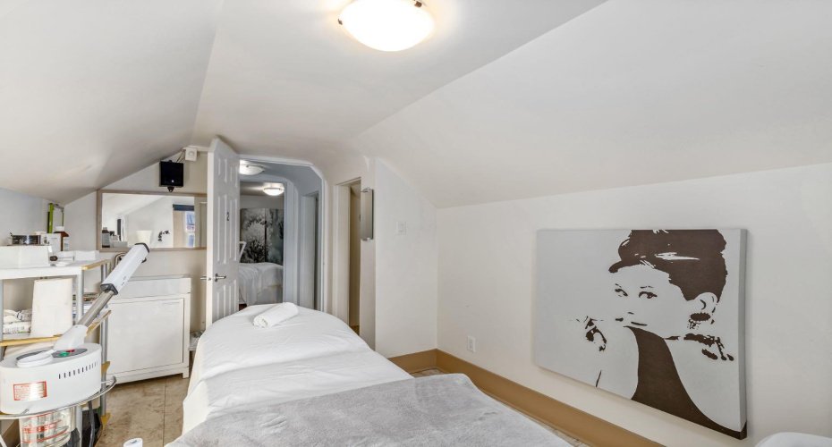 2032 34 Avenue, Calgary, Alberta T2T 2C3, ,Commercial,For Sale,34,A2290615