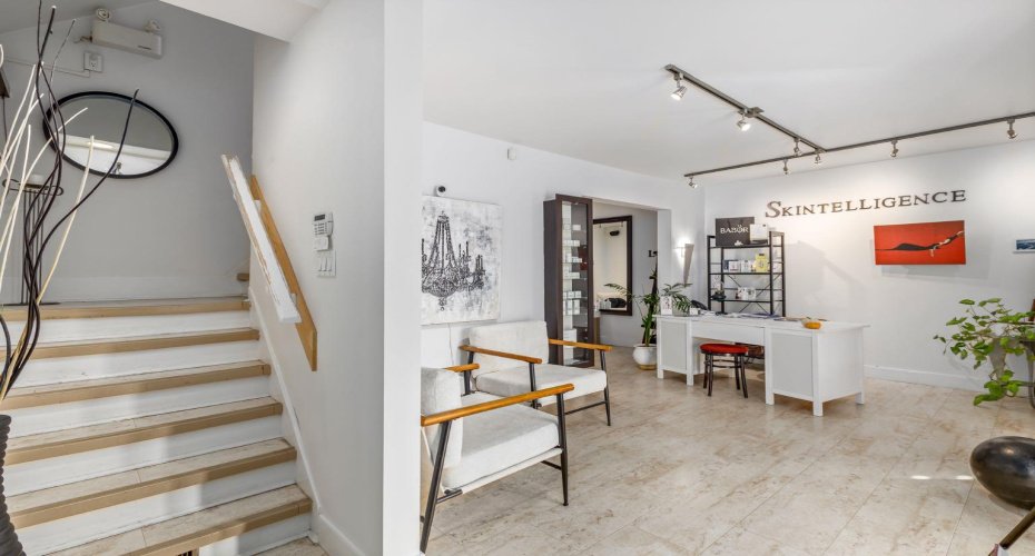 2032 34 Avenue, Calgary, Alberta T2T 2C3, ,Commercial,For Sale,34,A2290615