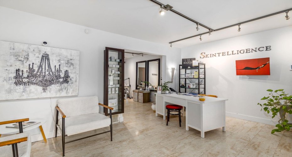 2032 34 Avenue, Calgary, Alberta T2T 2C3, ,Commercial,For Sale,34,A2290615