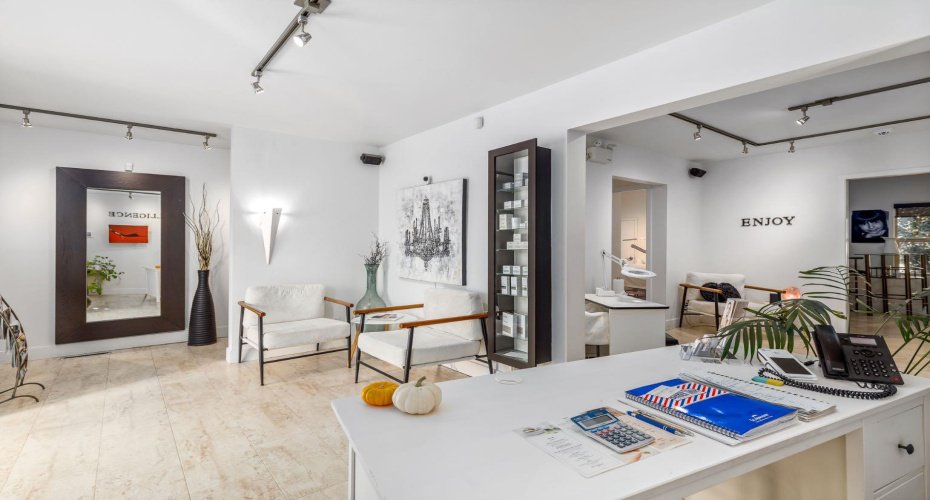 2032 34 Avenue, Calgary, Alberta T2T 2C3, ,Commercial,For Sale,34,A2290615