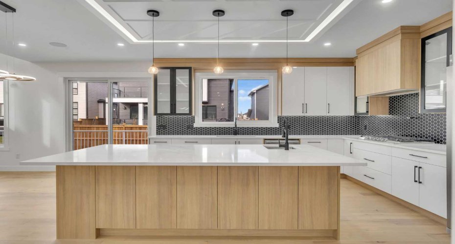 18 South Shore Road, Chestermere, Alberta T1X 2Y4, 7 Bedrooms Bedrooms, ,5 BathroomsBathrooms,Residential,For Sale,South Shore,A2290620