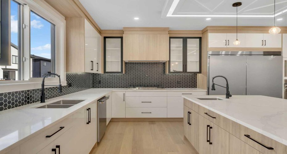 18 South Shore Road, Chestermere, Alberta T1X 2Y4, 7 Bedrooms Bedrooms, ,5 BathroomsBathrooms,Residential,For Sale,South Shore,A2290620