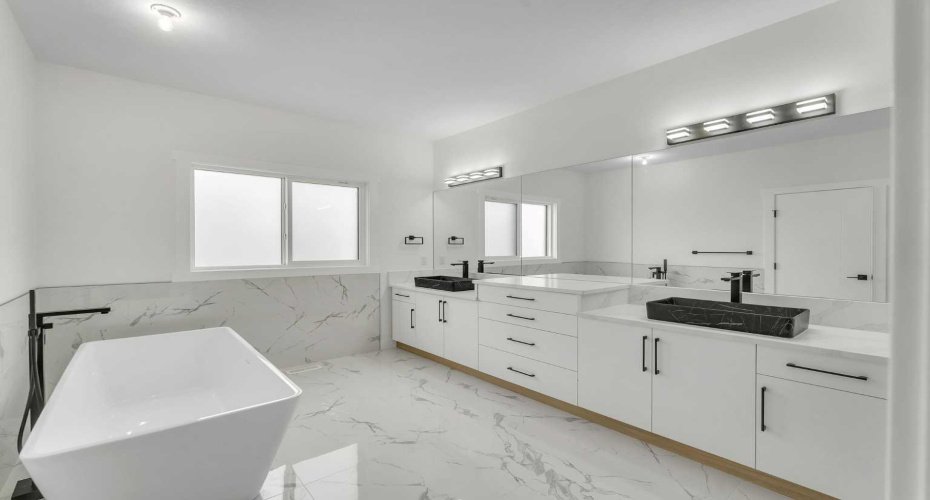 18 South Shore Road, Chestermere, Alberta T1X 2Y4, 7 Bedrooms Bedrooms, ,5 BathroomsBathrooms,Residential,For Sale,South Shore,A2290620