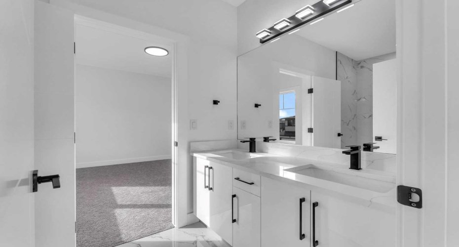 18 South Shore Road, Chestermere, Alberta T1X 2Y4, 7 Bedrooms Bedrooms, ,5 BathroomsBathrooms,Residential,For Sale,South Shore,A2290620