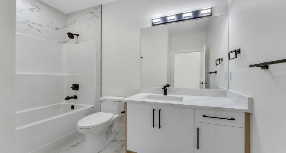 18 South Shore Road, Chestermere, Alberta T1X 2Y4, 7 Bedrooms Bedrooms, ,5 BathroomsBathrooms,Residential,For Sale,South Shore,A2290620