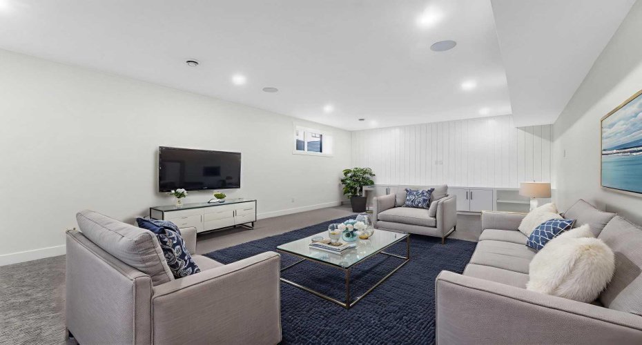 18 South Shore Road, Chestermere, Alberta T1X 2Y4, 7 Bedrooms Bedrooms, ,5 BathroomsBathrooms,Residential,For Sale,South Shore,A2290620