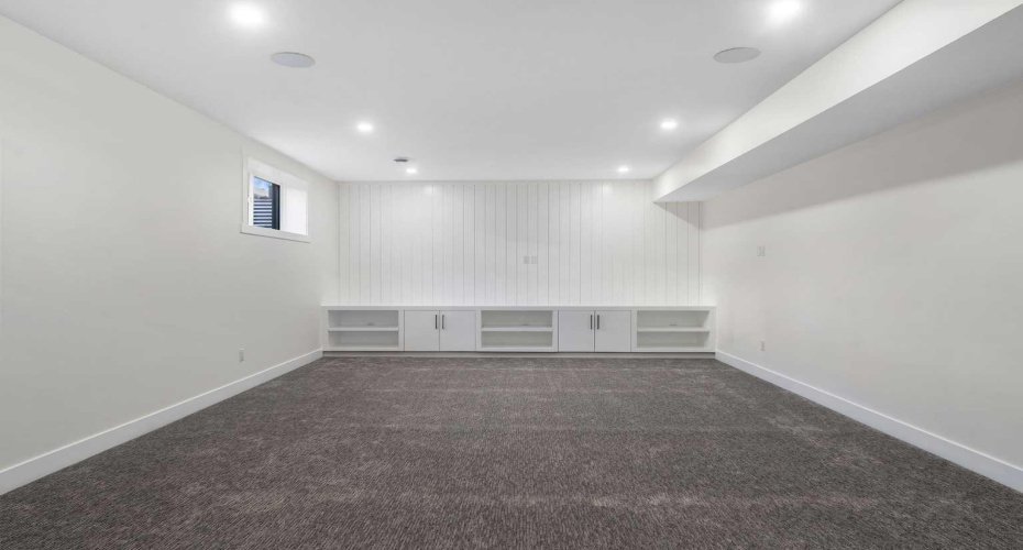 18 South Shore Road, Chestermere, Alberta T1X 2Y4, 7 Bedrooms Bedrooms, ,5 BathroomsBathrooms,Residential,For Sale,South Shore,A2290620