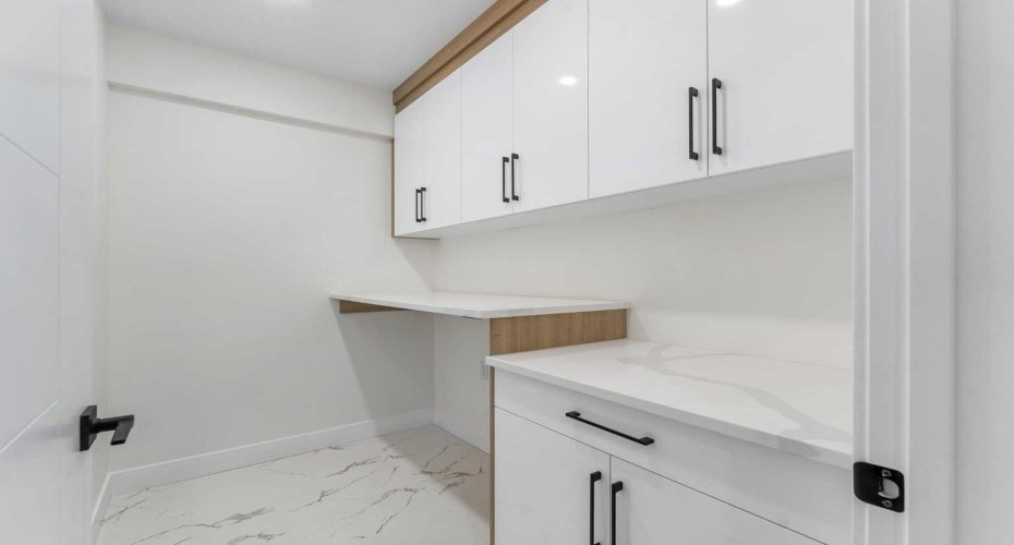 18 South Shore Road, Chestermere, Alberta T1X 2Y4, 7 Bedrooms Bedrooms, ,5 BathroomsBathrooms,Residential,For Sale,South Shore,A2290620