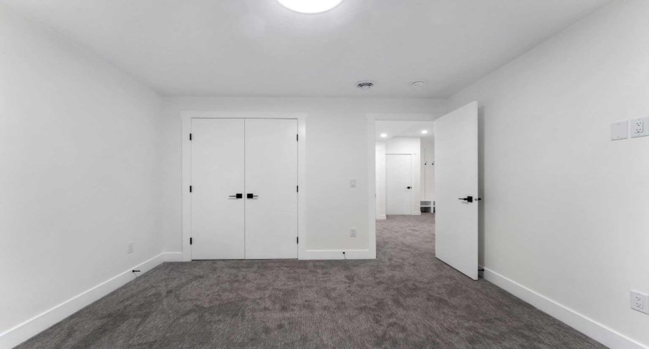 18 South Shore Road, Chestermere, Alberta T1X 2Y4, 7 Bedrooms Bedrooms, ,5 BathroomsBathrooms,Residential,For Sale,South Shore,A2290620