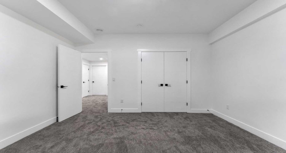 18 South Shore Road, Chestermere, Alberta T1X 2Y4, 7 Bedrooms Bedrooms, ,5 BathroomsBathrooms,Residential,For Sale,South Shore,A2290620