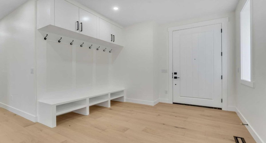 18 South Shore Road, Chestermere, Alberta T1X 2Y4, 7 Bedrooms Bedrooms, ,5 BathroomsBathrooms,Residential,For Sale,South Shore,A2290620