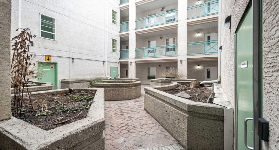 1235 13 Avenue, Calgary, Alberta T3C 0T2, 1 Bedroom Bedrooms, ,1 BathroomBathrooms,Residential,For Sale,13,A2290625