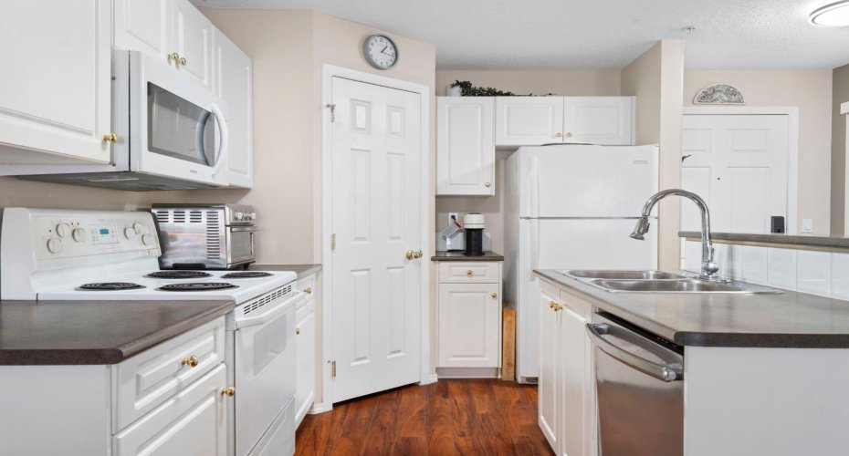 260 Shawville Way, Calgary, Alberta T2Y3Z6, 2 Bedrooms Bedrooms, ,2 BathroomsBathrooms,Residential,For Sale,Shawville,A2290675