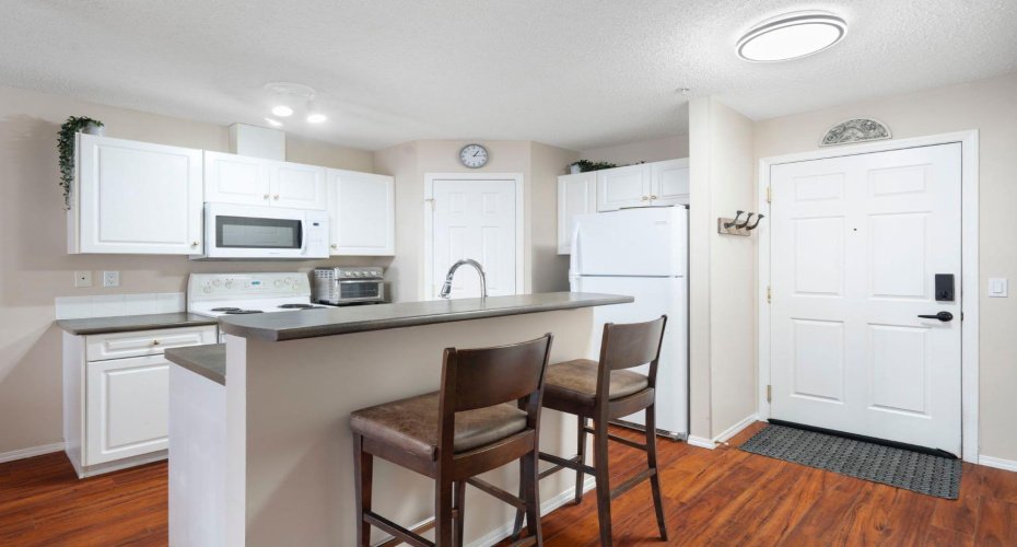 260 Shawville Way, Calgary, Alberta T2Y3Z6, 2 Bedrooms Bedrooms, ,2 BathroomsBathrooms,Residential,For Sale,Shawville,A2290675