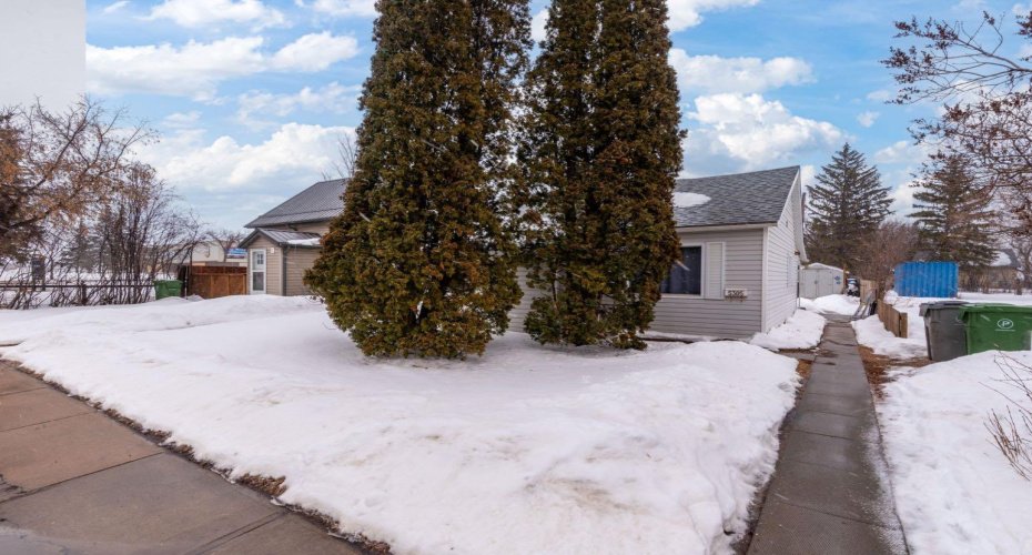 5305 49 Avenue, Lloydminster, Saskatchewan S9V0V2, 2 Bedrooms Bedrooms, ,1 BathroomBathrooms,Residential,For Sale,49,A2290684