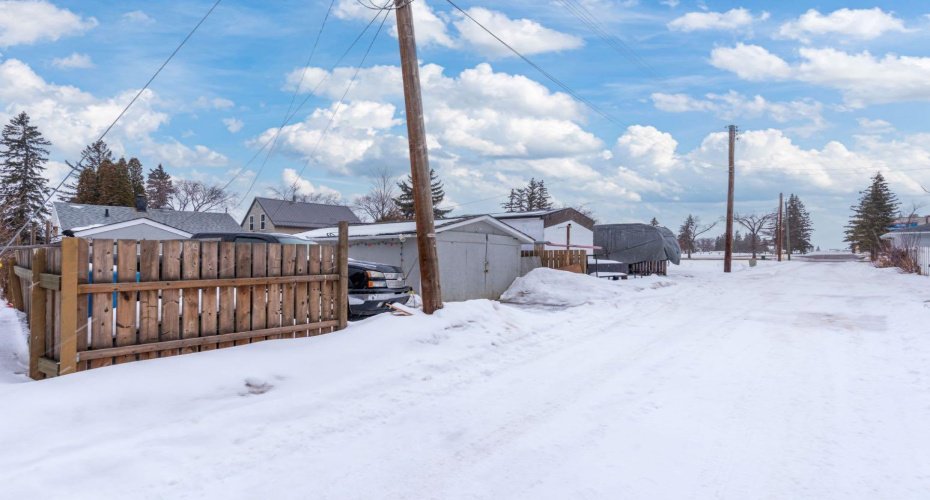 5305 49 Avenue, Lloydminster, Saskatchewan S9V0V2, 2 Bedrooms Bedrooms, ,1 BathroomBathrooms,Residential,For Sale,49,A2290684