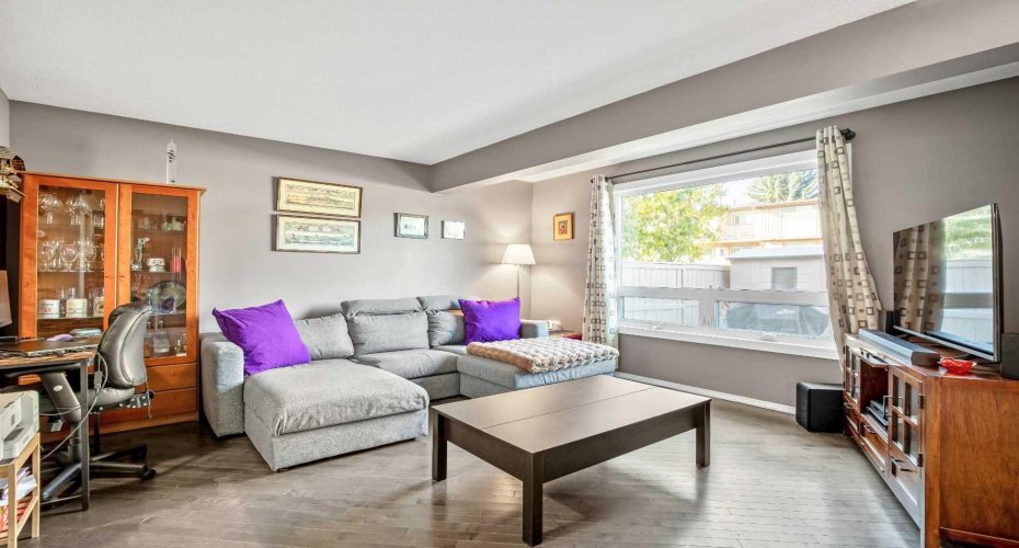 1055 72 Avenue, Calgary, Alberta T2K 5S4, 2 Bedrooms Bedrooms, ,1 BathroomBathrooms,Residential,For Sale,72,A2290768