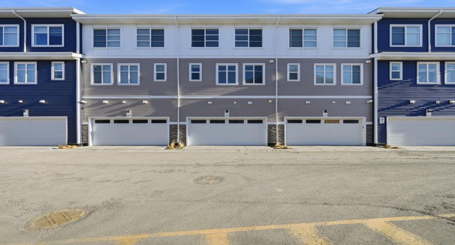 14235 1 Street, Calgary, Alberta T3P1Y4, 4 Bedrooms Bedrooms, ,3 BathroomsBathrooms,Residential,For Sale,1,A2290800