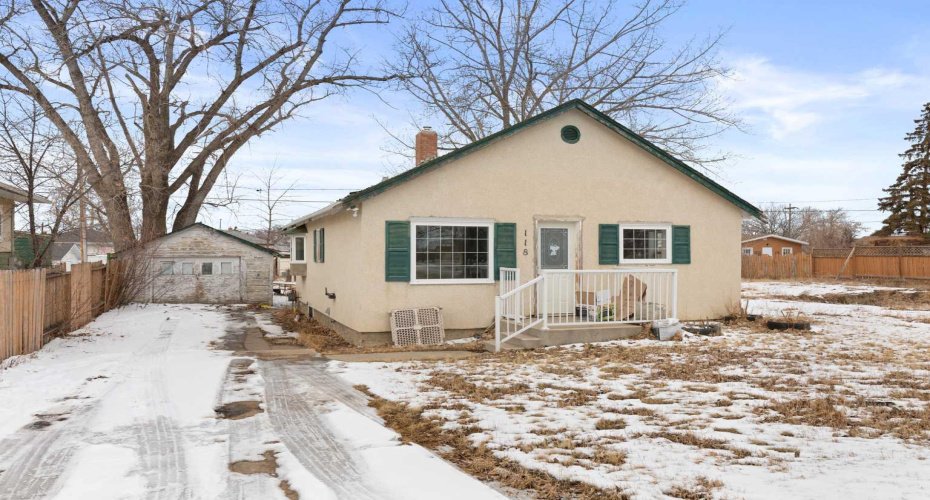 118 2 Street, Redcliff, Alberta T0J 2P0, 2 Bedrooms Bedrooms, ,1 BathroomBathrooms,Residential,For Sale,2,A2290441