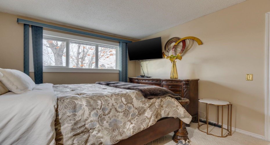 299 Doverview Crescent, Calgary, Alberta T2B 1Y7, 4 Bedrooms Bedrooms, ,2 BathroomsBathrooms,Residential,For Sale,Doverview,A2290476