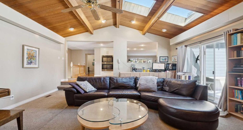 9724 Oakhill Drive, Calgary, Alberta T2V 3W5, 5 Bedrooms Bedrooms, ,3 BathroomsBathrooms,Residential,For Sale,Oakhill,A2290571