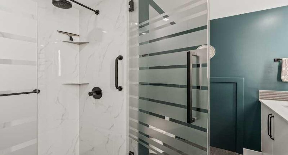 Upgraded sandblasted shower glass