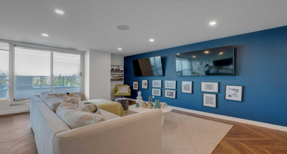 2nd floor owners lounge