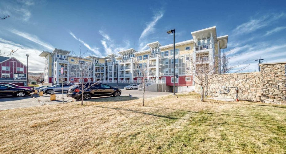 402 Marquis Lane, Calgary, Alberta T3M2G7, 2 Bedrooms Bedrooms, ,1 BathroomBathrooms,Residential,For Sale,Marquis,A2290393