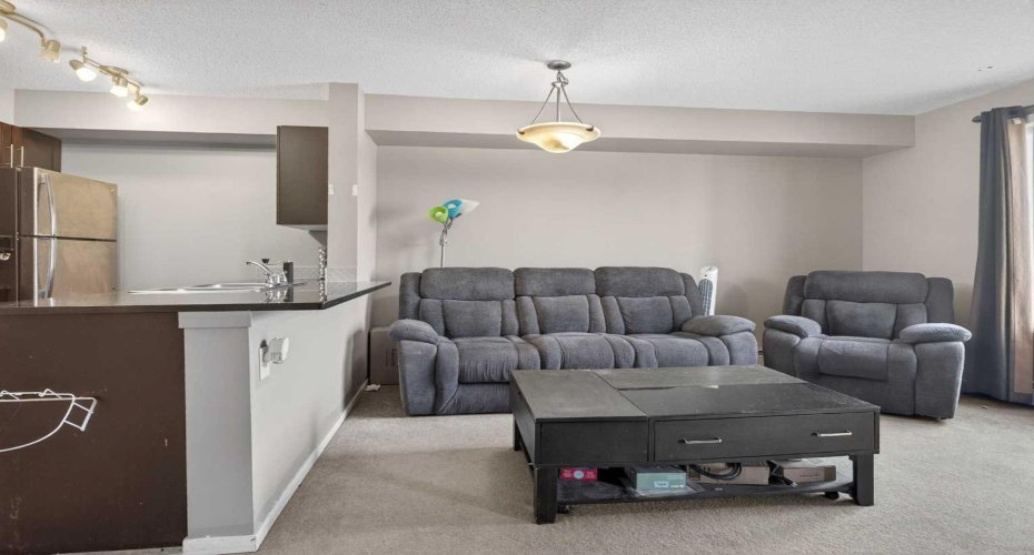 18122 77 Street, Edmonton, Alberta T5Z 0N7, 2 Bedrooms Bedrooms, ,1 BathroomBathrooms,Residential,For Sale,77,A2290699