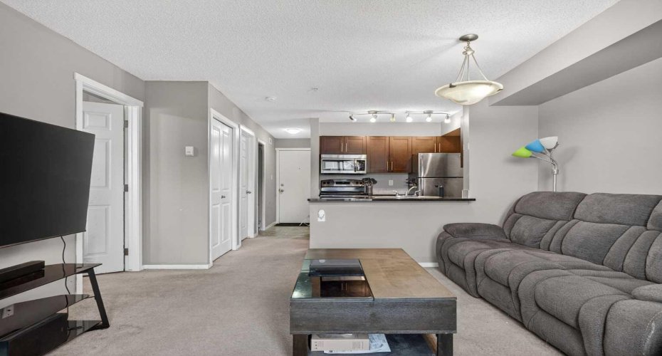 18122 77 Street, Edmonton, Alberta T5Z 0N7, 2 Bedrooms Bedrooms, ,1 BathroomBathrooms,Residential,For Sale,77,A2290699
