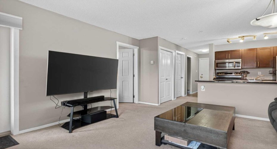 18122 77 Street, Edmonton, Alberta T5Z 0N7, 2 Bedrooms Bedrooms, ,1 BathroomBathrooms,Residential,For Sale,77,A2290699